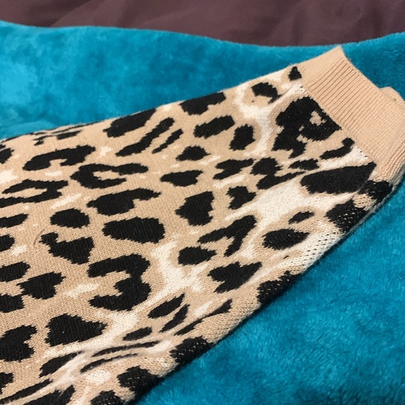 Animal print sweater. - Picture 7 of 7
